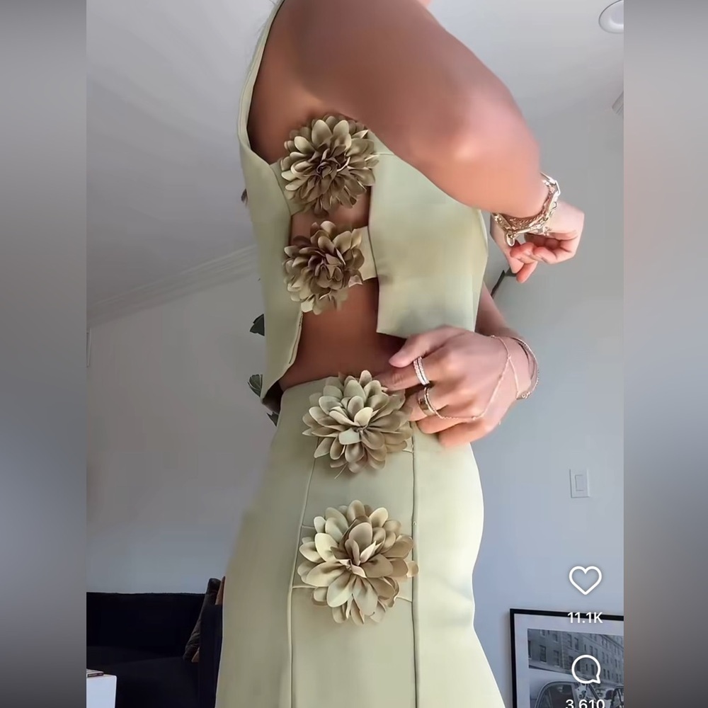 Commense 2 Piece Floral cut out set - Picture 2 of 10